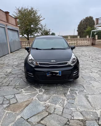 Kia Rio 1.4 CREDi -181.000km tenuta bene