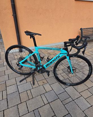 Bicicletta da strada assistita