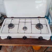 fornello a gas a tre fuochi