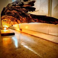 Lampada da tavolo arrigianale in legno