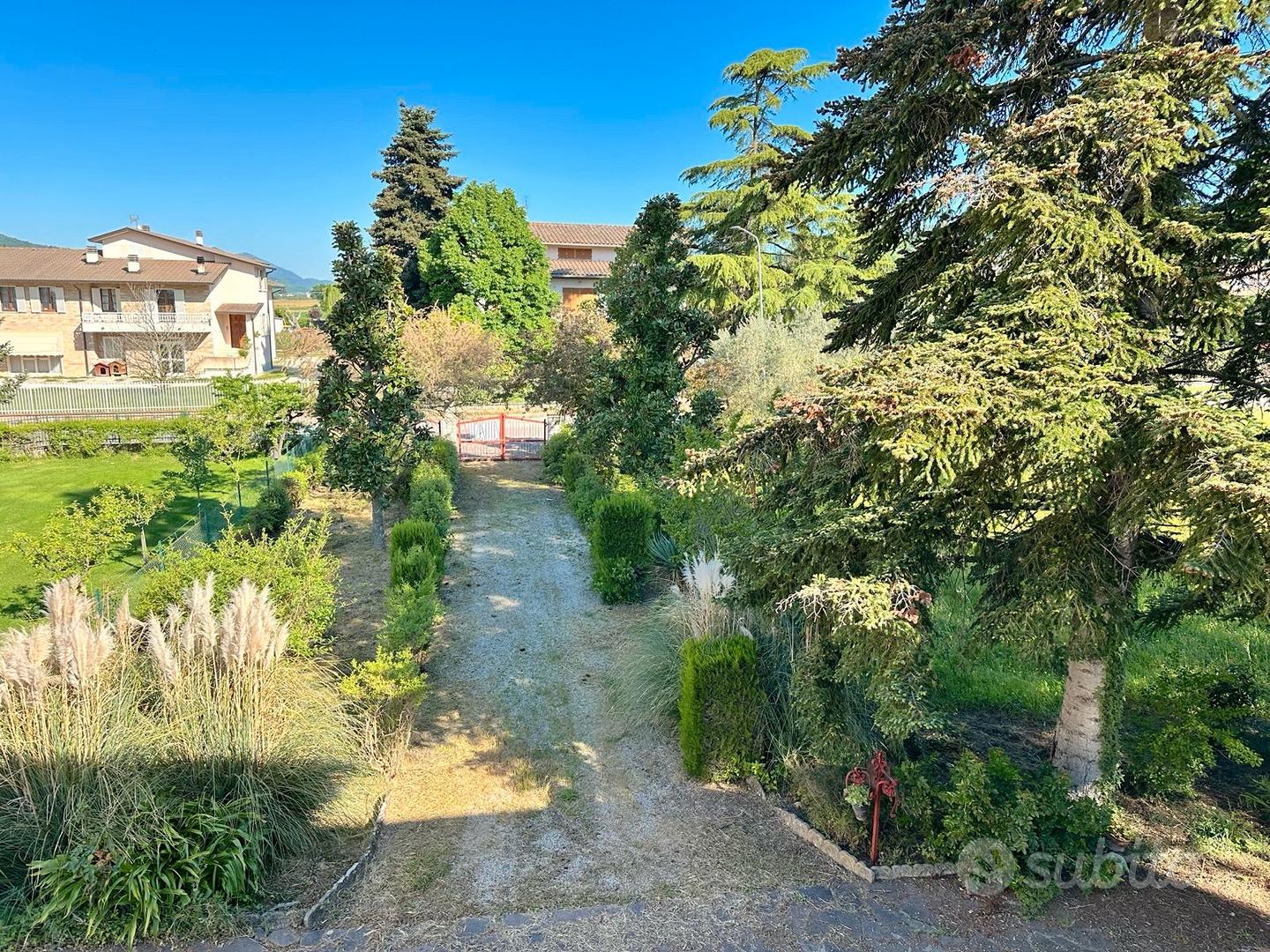 Villa indipendente con giardino - abitabile e con - Vista 4