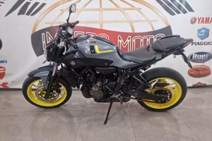 YAMAHA MT-07 – NERA/GRIGIA – USATA