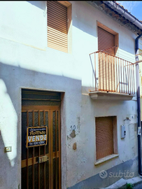 Casa indipendente su 2 livelli vicino piazza