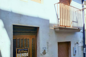 Casa indipendente su 2 livelli vicino piazza