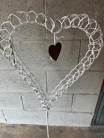 Piedistallo a forma di cuore