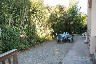 Cecina Mare trilocale piano terra posto auto inter