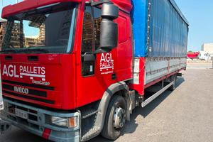 autocarri invece centinato