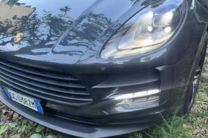 Porsce macan 2021