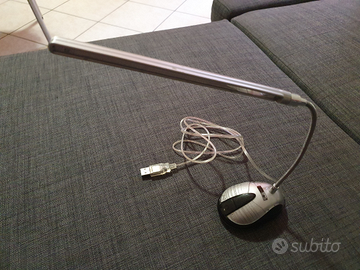 Lampada LED con presa usb