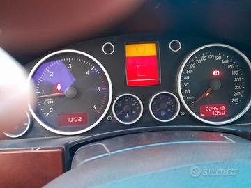 VOLKSWAGEN Touareg - 2005