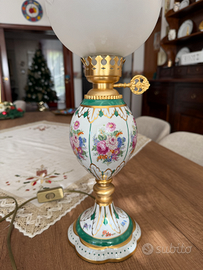 Elegante lampada elettrica vintage stile petrolio