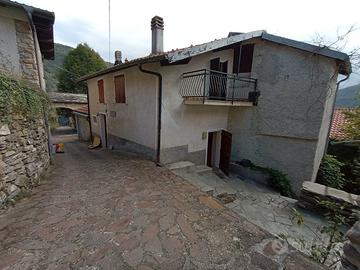 Casa indipendente con terrazzo e giardino