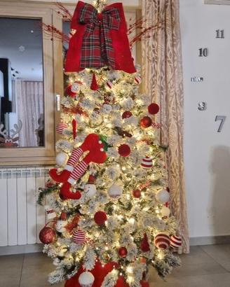 Albero di natale innevato