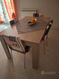 Tavolo e 4 sedie