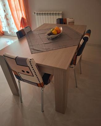 Tavolo e 4 sedie