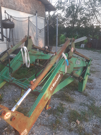 Caricatore frontale per. Trattori