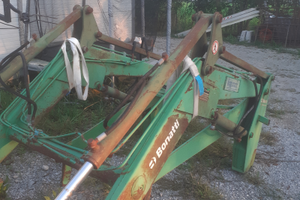 Caricatore frontale per. Trattori