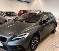 Volvo v40 cross country musata frontale