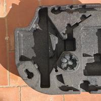 Porta kit riparazione gomme per Volvo XC60 2012