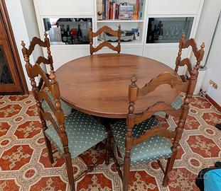 Tavolo rotondo in legno  (smontabile) + 5 sedie 