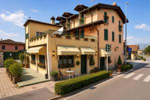 Attività / Licenza di 525 m² con più di 5 locali a
