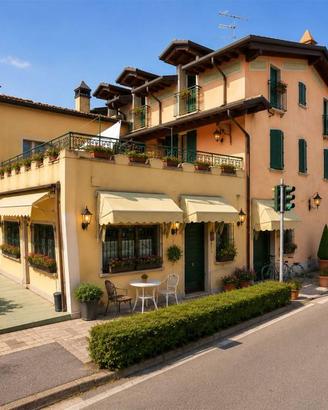 Attività / Licenza di 525 m² con più di 5 locali a