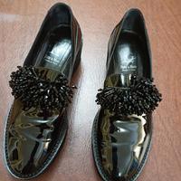 scarpe nere in vernice