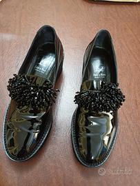 scarpe nere in vernice