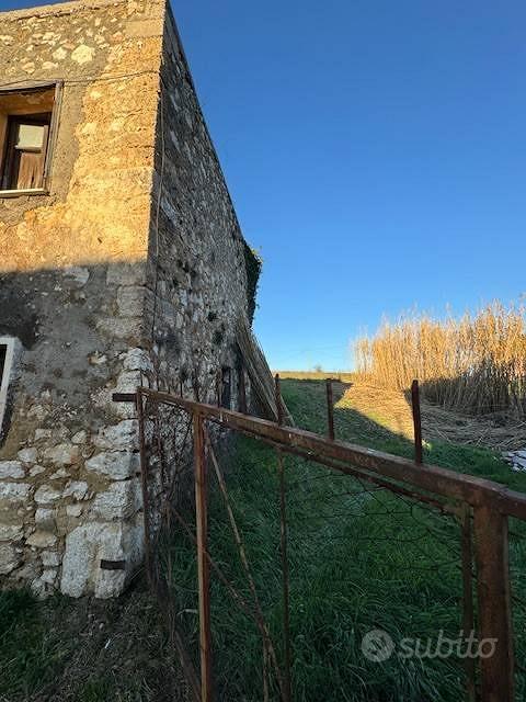 Rustico / Casale di 3110 m² a Monte San Giovanni C - Vista 4