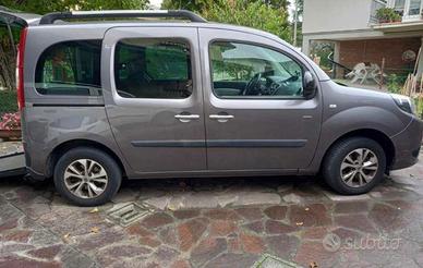Renault Kangoo adattata a trasporto disabili