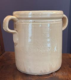 Antico vaso contenitore in terracotta Puglia