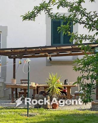 Rustico / Casale di 202 m² con più di 5 locali e b