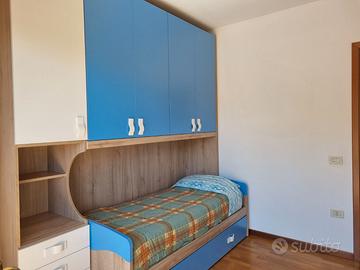 Cameretta bambino ben tenuta