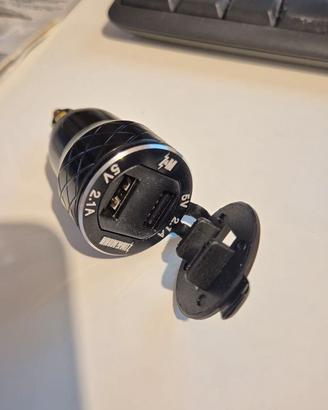 Presa USB e Voltmetro DIN per moto