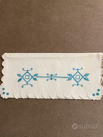 Vintage ricamo azzurro su cotone lavorato a mano