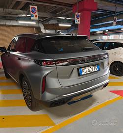 Omoda 9 Grigia Opaca e Pelle Rossa 6000 km