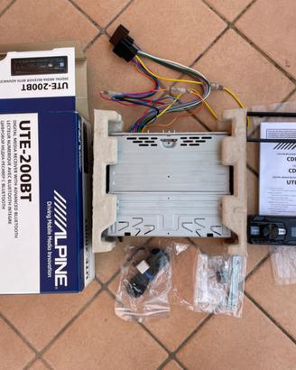 Autoradio Alpine UTE-200BT con USB e Bluetooth
