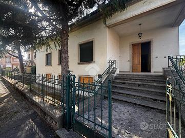 VILLA SINGOLA A MONTECATINI-TERME