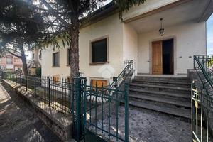 VILLA SINGOLA A MONTECATINI-TERME