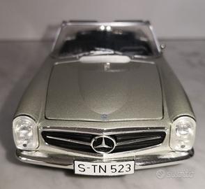 1/24 DIECAST MODEL MERCEDES 230 SL (1965)
