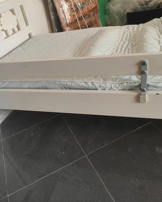 Lettino Ikea con barra anti caduta e materasso