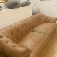 Divano Loaf modello Chesterfield vera pelle