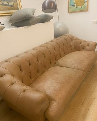 Divano Loaf modello Chesterfield vera pelle