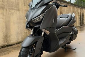 X max 400 nero