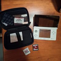 Nintendo 3DS con accessori