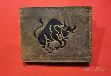 Portafoglio in pelle marrone con toro inciso