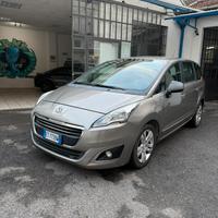 Peugeot 5008 1.6 hdi 7 posti NEOPATENTATI