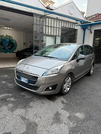 Peugeot 5008 1.6 hdi 7 posti NEOPATENTATI