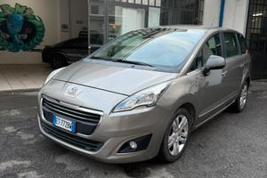 Peugeot 5008 1.6 hdi 7 posti NEOPATENTATI