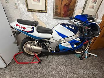 Moto Suzuki